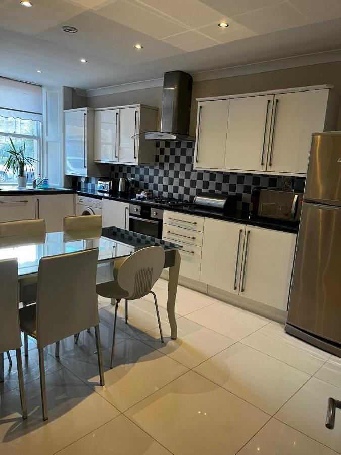 West End -Stunning, 2 Bedroom, Main Door Flat With Private Parking Glasgow Exterior foto